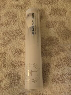 IT Cosmetics Heavenly Skin Skin-Smoothing Complexion Brush No 704 BNWT